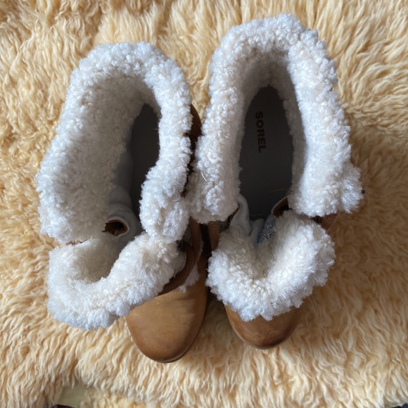 Like new Sorels - Picture 3 of 11